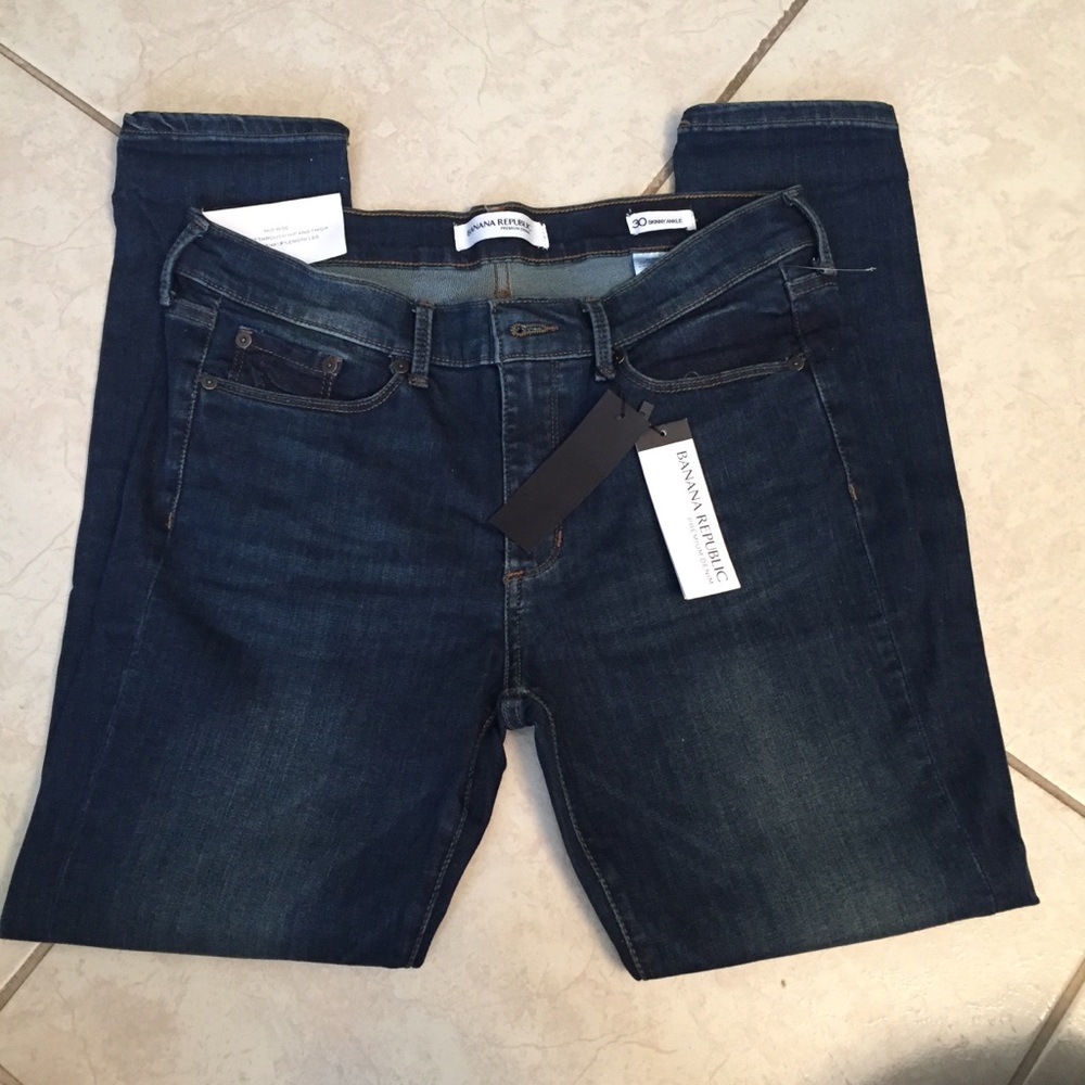 Mid-rise skinny jeans